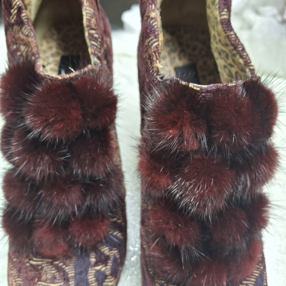 Baci Daisy Tapestry Brocade Mink Fur Pom Pom Slip-On Ankle Heel Boots  Size 6.5 - Picture 5 of 16